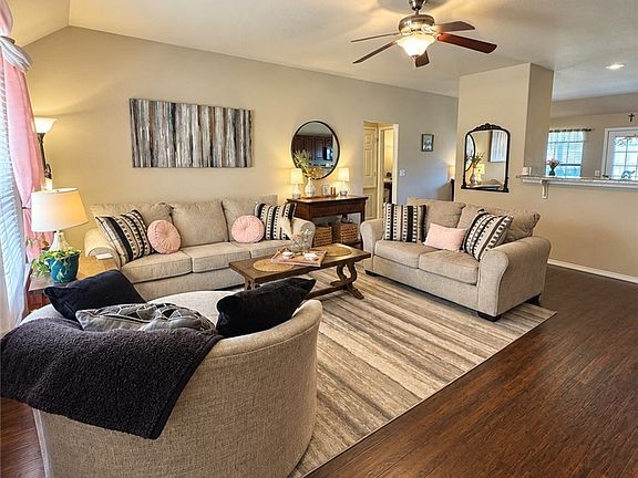 2nd image of 3050 Hook Ln