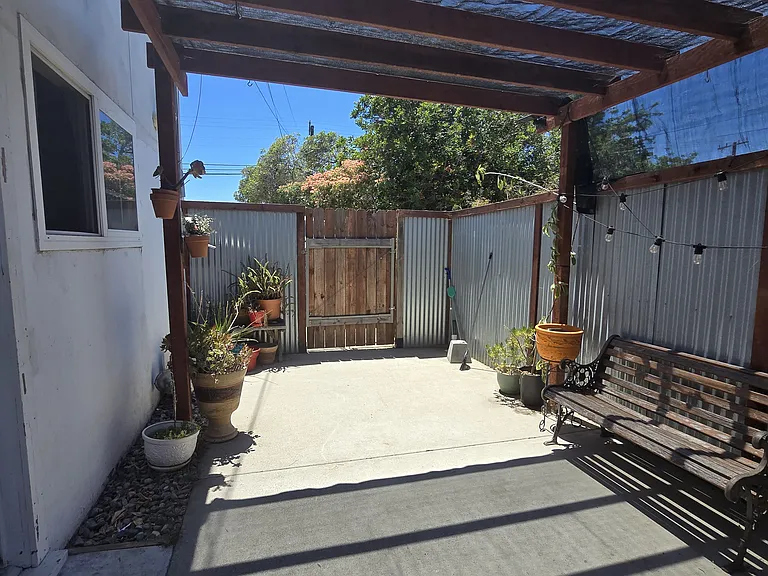 1505 Harbison Ave — Photo 2