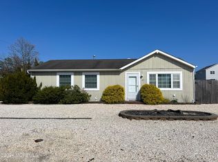 37 Sycamore Ln, Toms River, NJ 08753