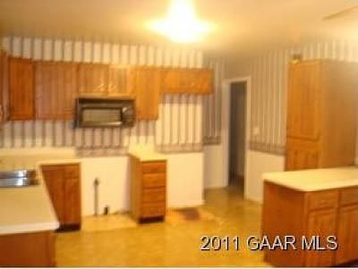 2nd image of 813 Fisher Cres