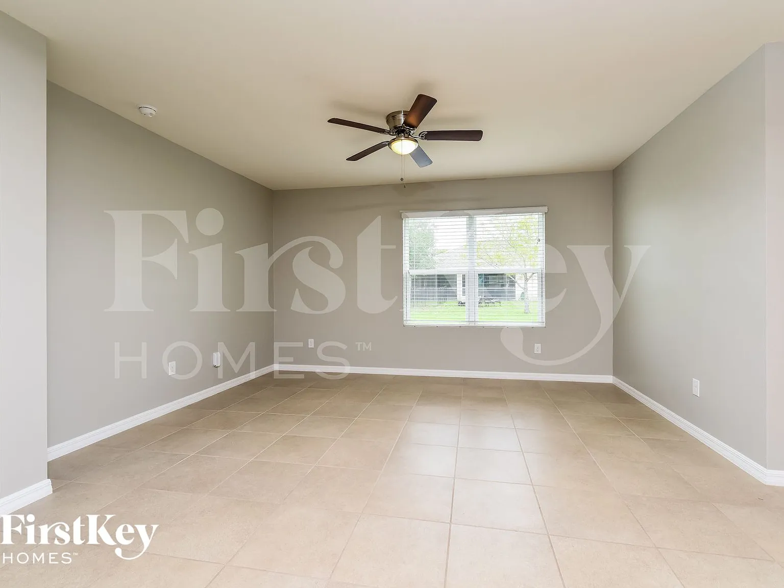 4 bed, 2.0 bath, 1828 sqft, $2,315 — Photo 3