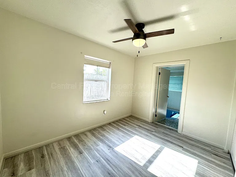 1074 Gerona Ave — Photo 17