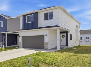 6050 Martin Ln W, West Fargo, ND 58078