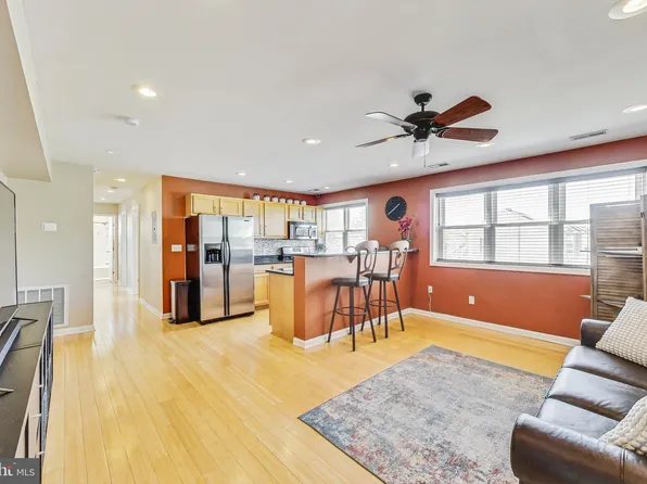 5045 Call Pl SE APT 301, Washington, DC 20019