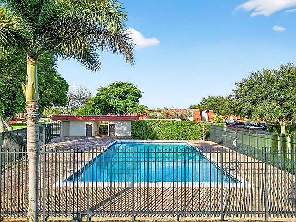 4th image of 3669 Victoria Drive