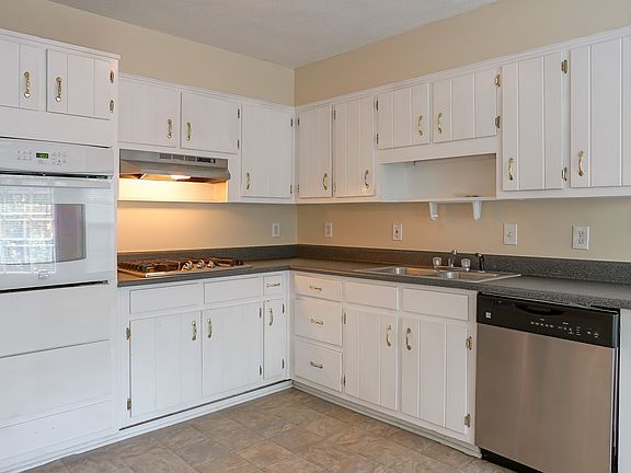 3rd image of 6210 Sequoia Ln