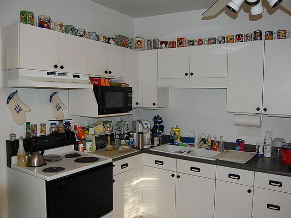 4th image of 907 Prospect Ave NE