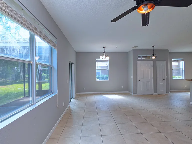 2281 Betsy Ross Ln — Photo 4