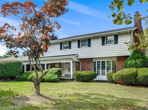 859 The Circle Dr, Lewiston, NY 14092