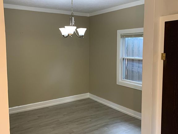 3rd image of 207 Woodlawn Ave #1