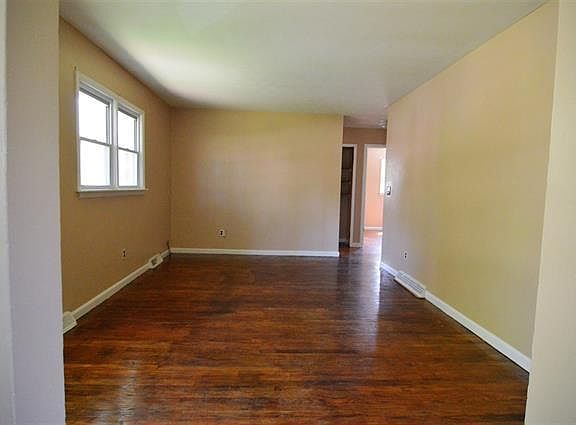 2nd image of 1121 Evelyn Dr