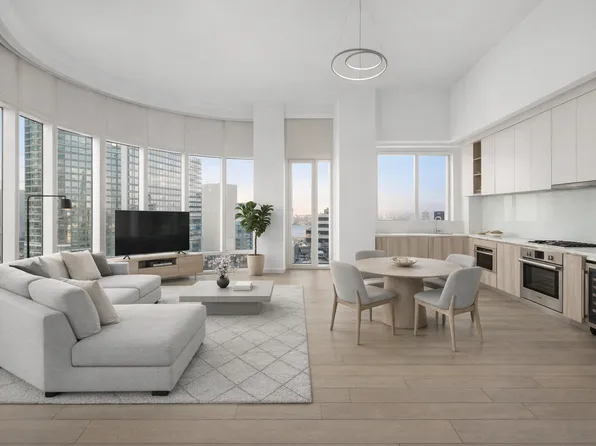 555 West 43rd Street image 1 of 13