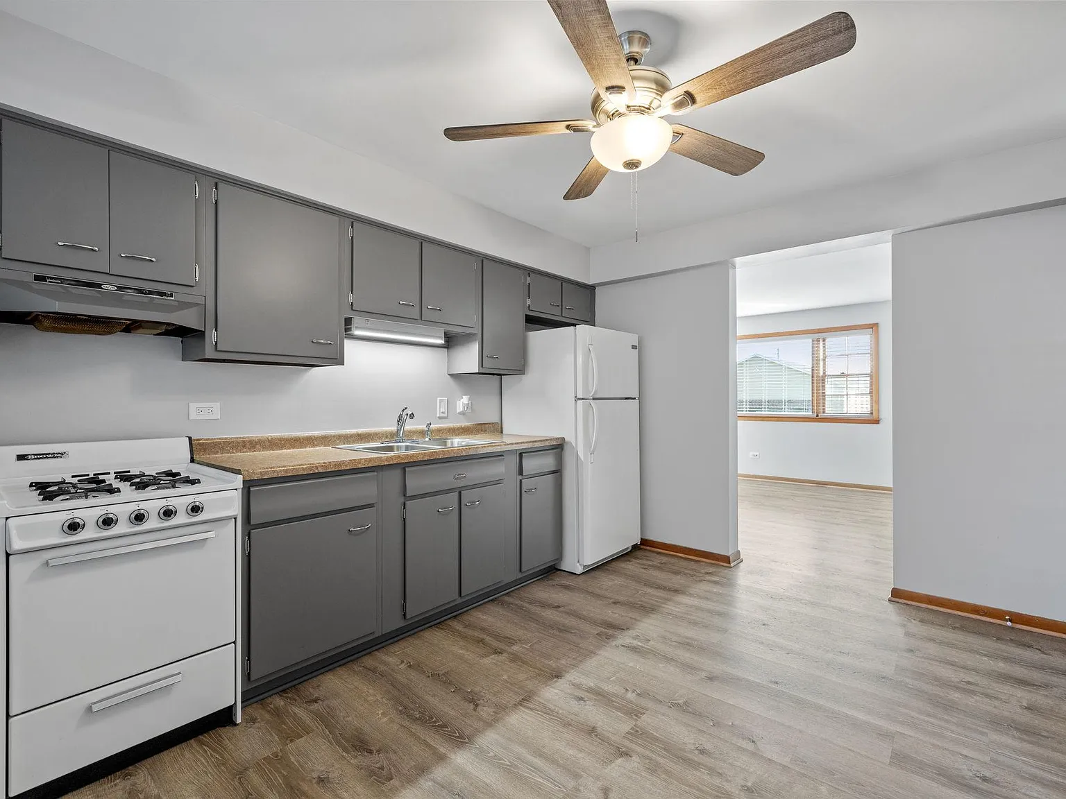 2 bed, 950 sqft, $1,950 — Photo 4
