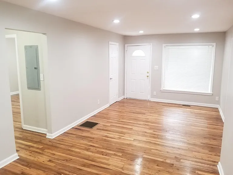 2467 Calvin Ave — Photo 8