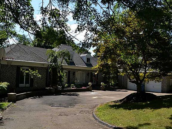 3rd image of 129 Carrie Ann Dr