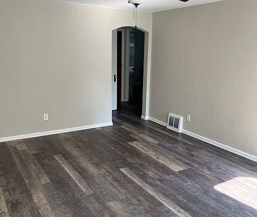 3rd image of 2331 Wengler Ave #1