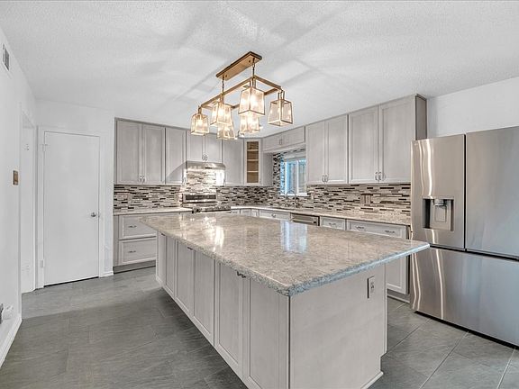 4th image of 1401 Greentree Ln