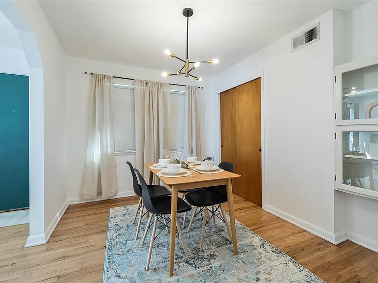 1007 Epenard St — Photo 4