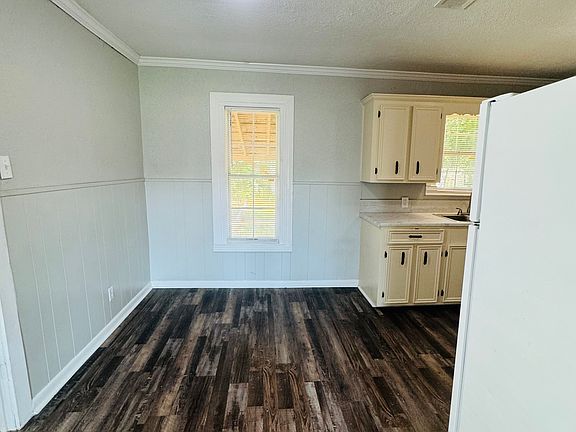 4th image of 3132 E Parkway St
