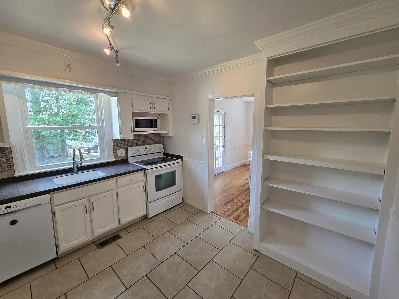 4 bed, 1836 sqft, $2,250 — Photo 3