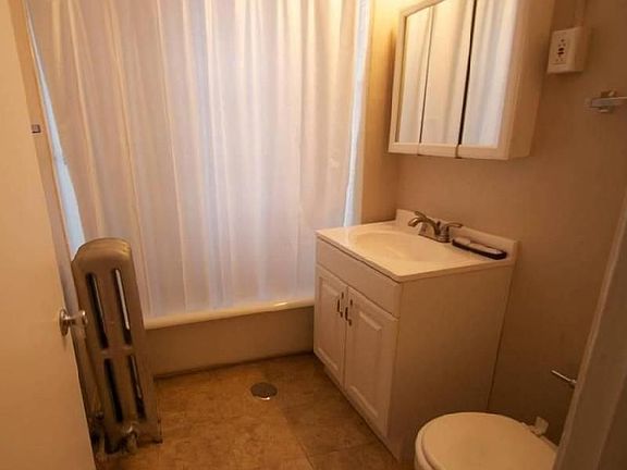 2nd image of 420 W Fullerton Pkwy APT 107
