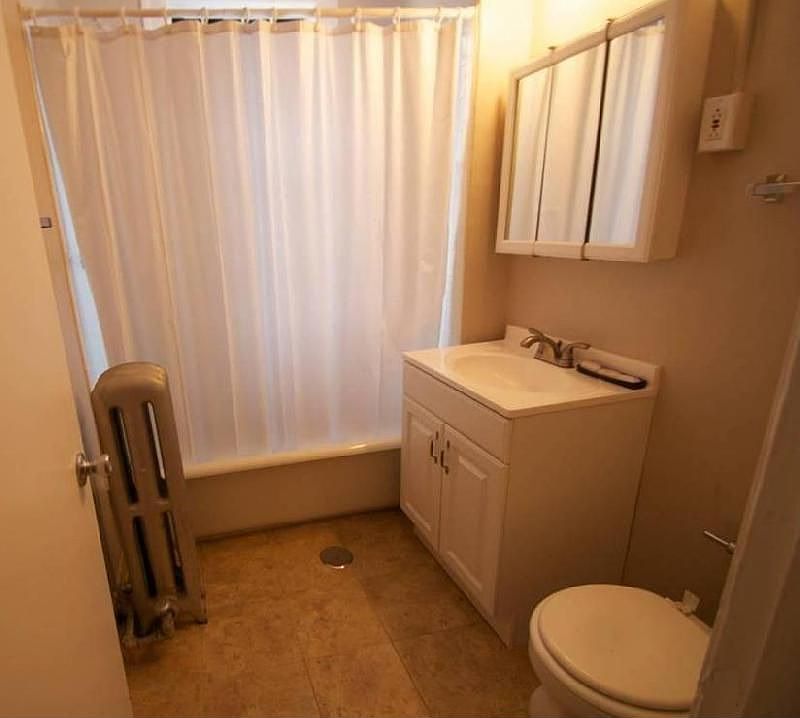 1st image of 420 W Fullerton Pkwy APT 220