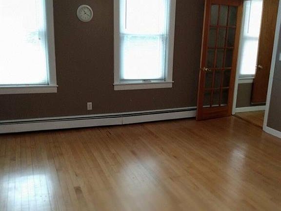 4th image of 35 Peter St