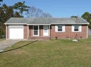 7 Collins Dr, Midway Park, NC 28544