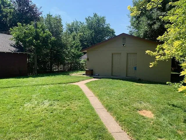 1519 W Mountain Ave — Photo 21