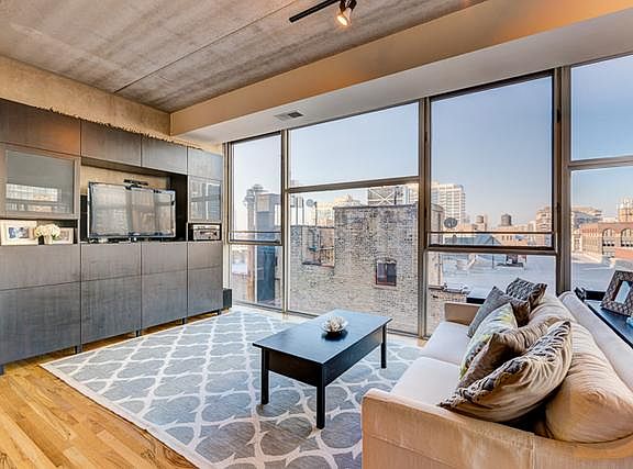 4th image of 630 N Franklin St APT 811