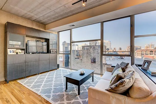 630 N Franklin St #811 — Photo 4