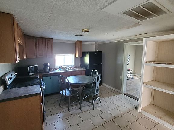 3rd image of 215 B St