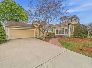 2 Witham St, Lynnfield, MA 01940