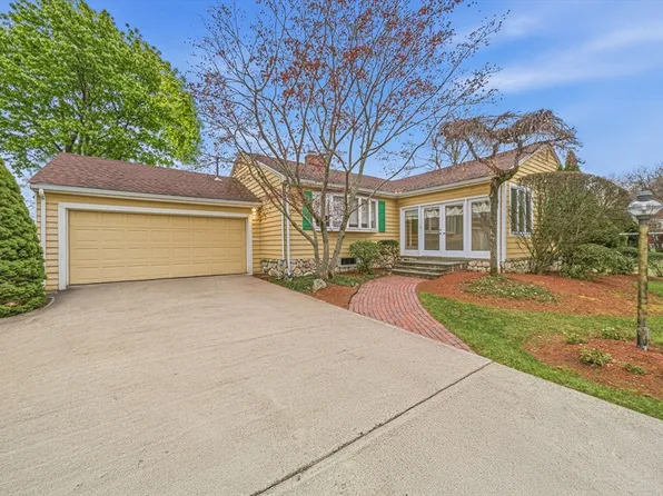 2 Witham St, Lynnfield, MA 01940