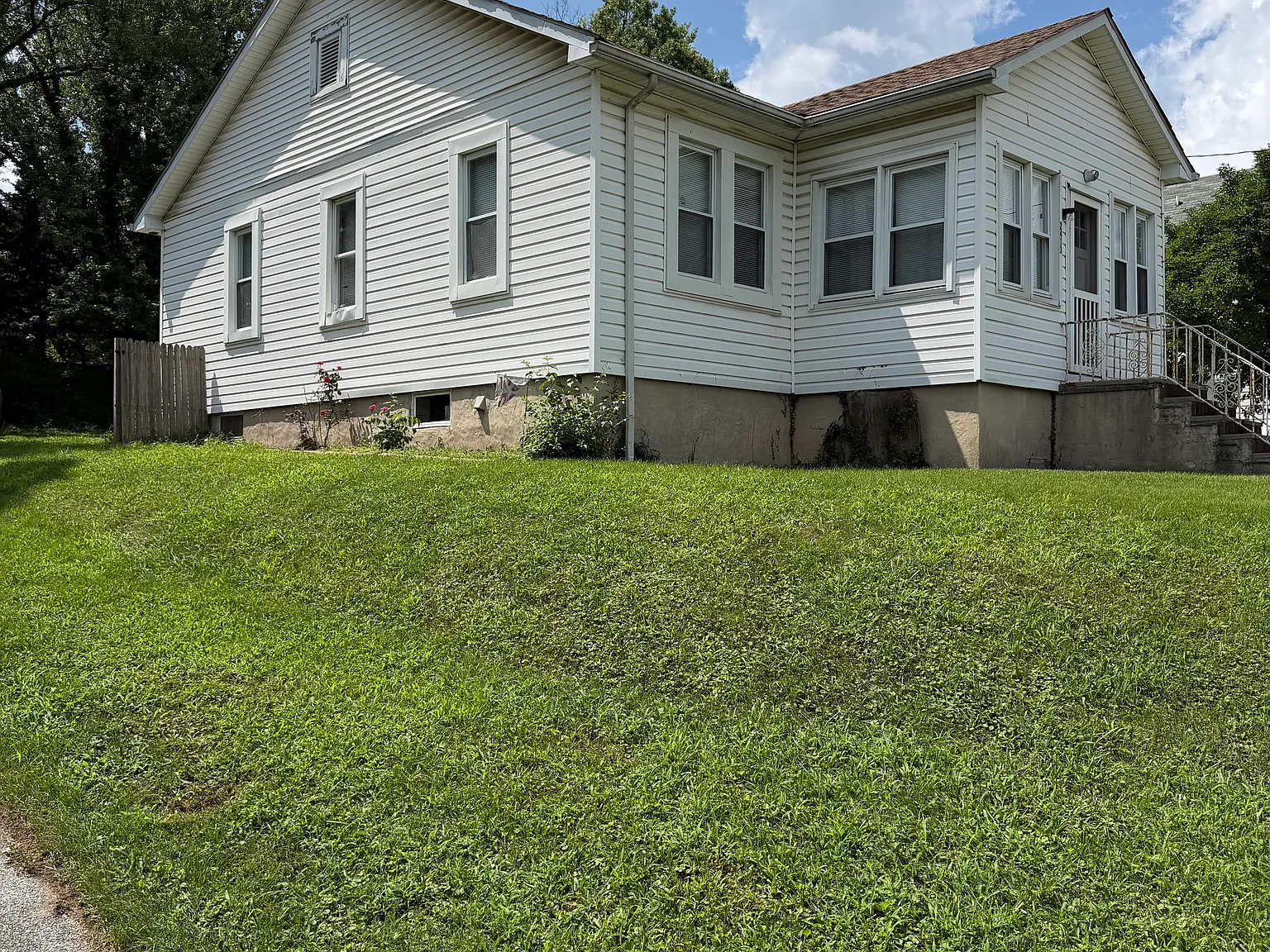 2 bed, 925 sqft, $1,600 — Photo 1