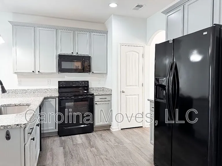 39 Mossycup Rd — Photo 4