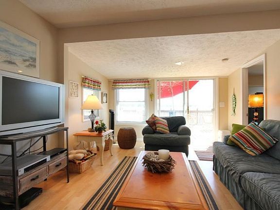 3rd image of 9626 Peninsula Dr