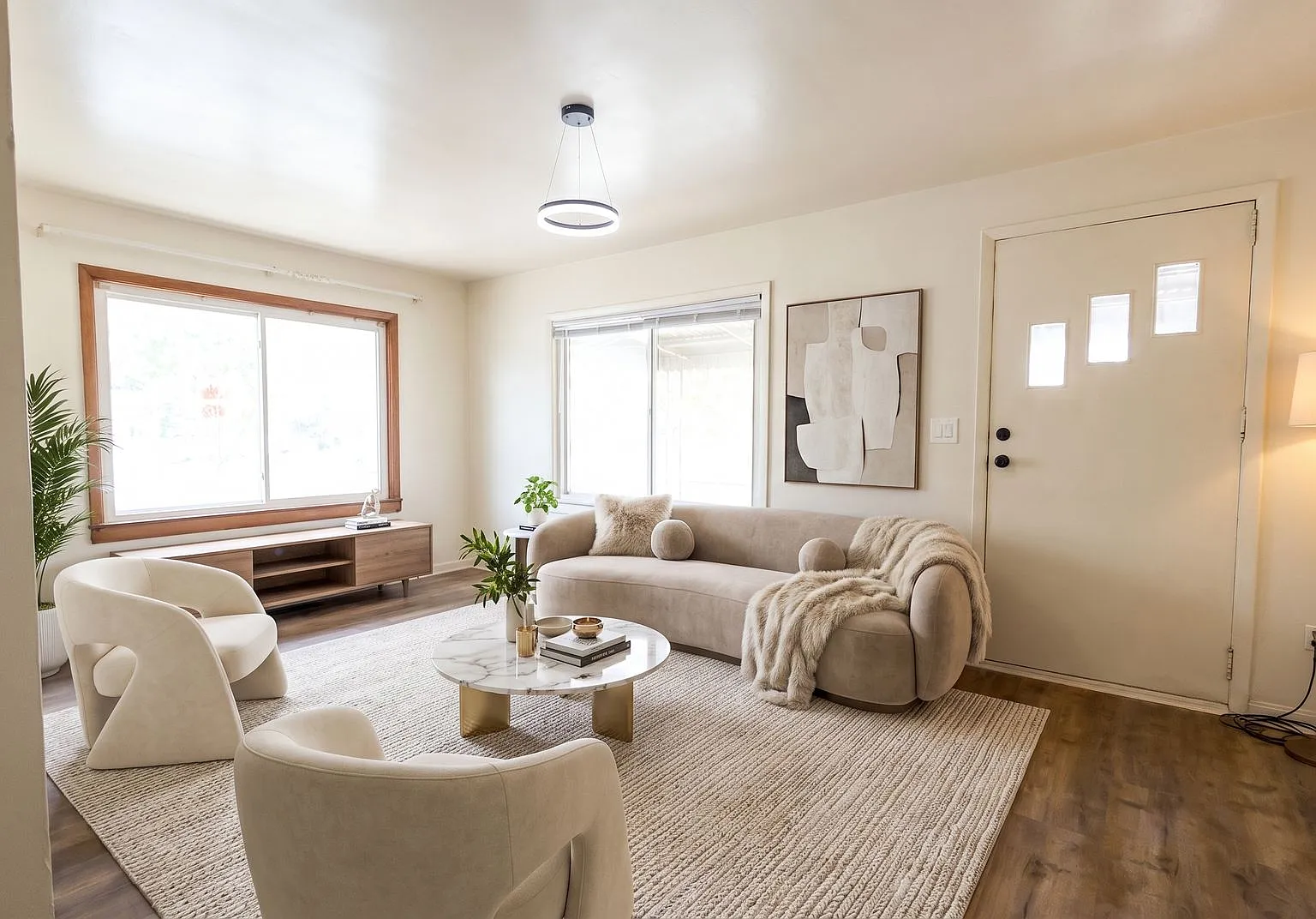 Welcome home to this spacious 3-bedroom, 2-bath home in Lorain, featuring fresh updates and plent... — Photo 1