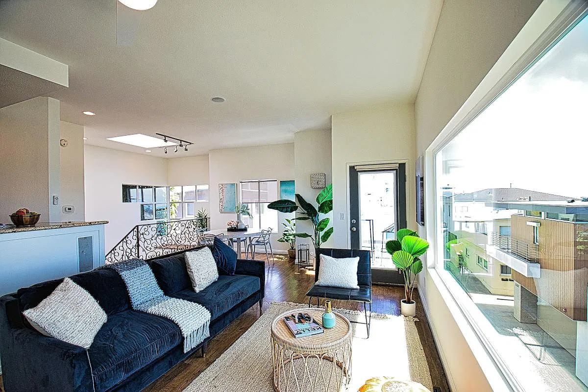 2 bed, 2.5 bath, 1211 sqft, $9,900 — Photo 3