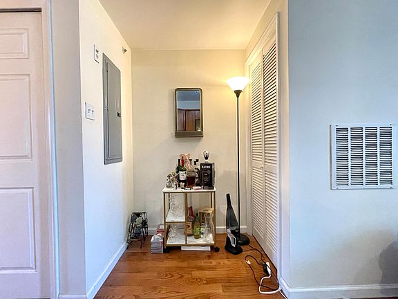 5th image of 1131 Green St #3