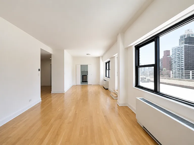 305 E 86th St #PHG — Photo 3