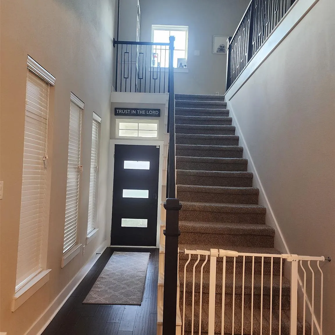 3 bed, 2.5 bath, 1912 sqft, $2,300 — Photo 1