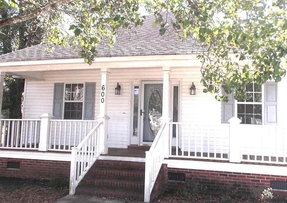 1st image of 600 Garden Hills Dr
