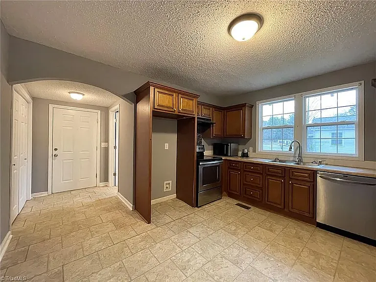 2053 W Clemmonsville Rd — Photo 10
