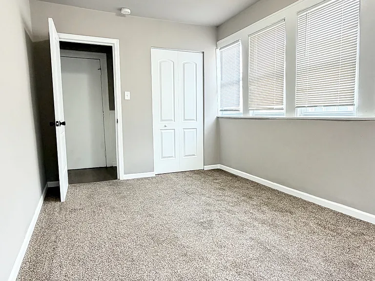 9446 S Wabash Ave — Photo 15