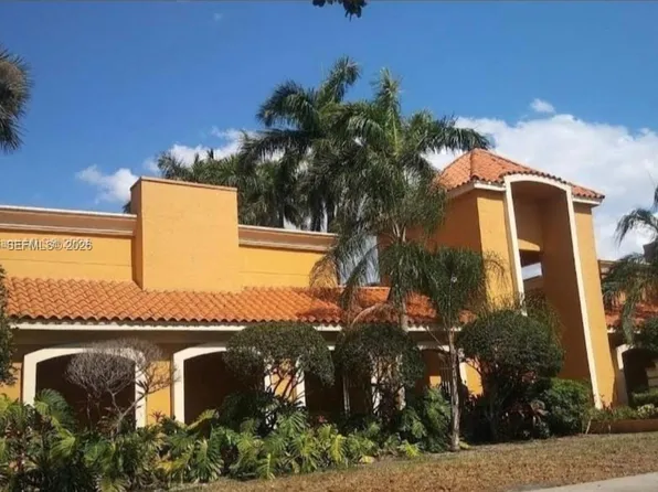 18111 NW 68th Ave APT F210, Hialeah, FL 33015