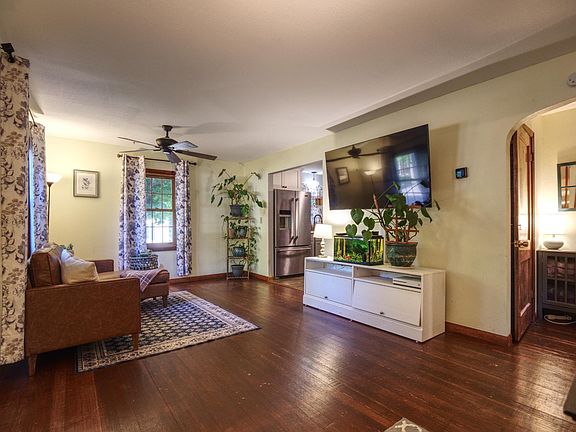 4th image of 701 Park Ave