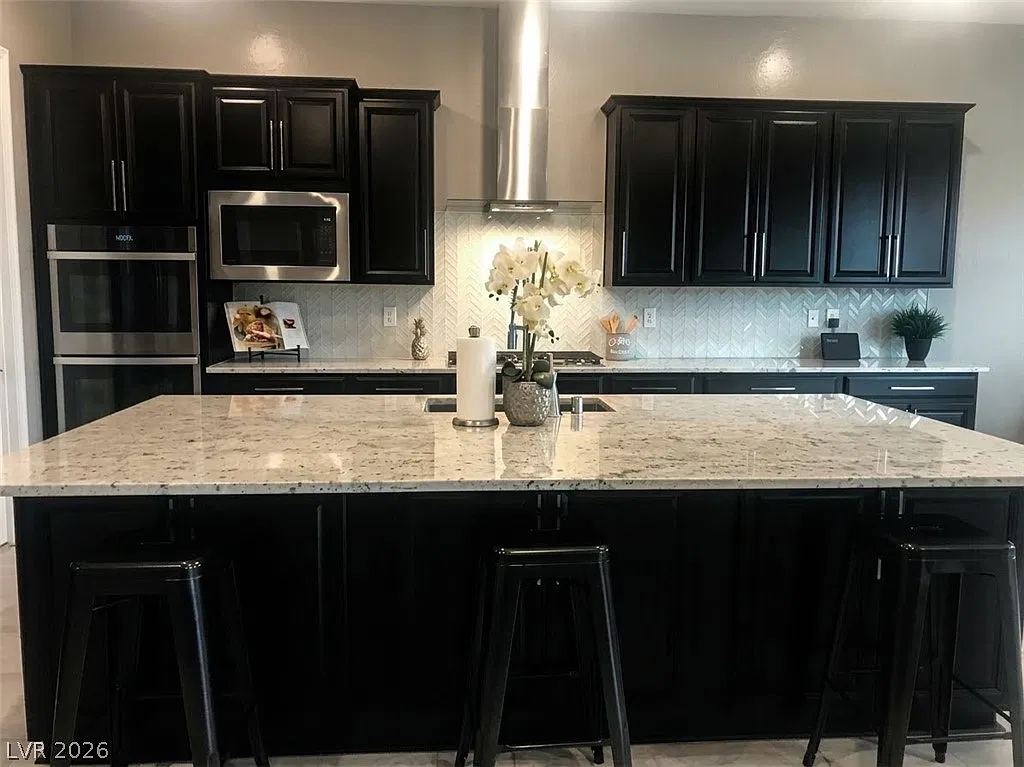 4 bed, 3.5 bath, 3751 sqft, $4,850 — Photo 4