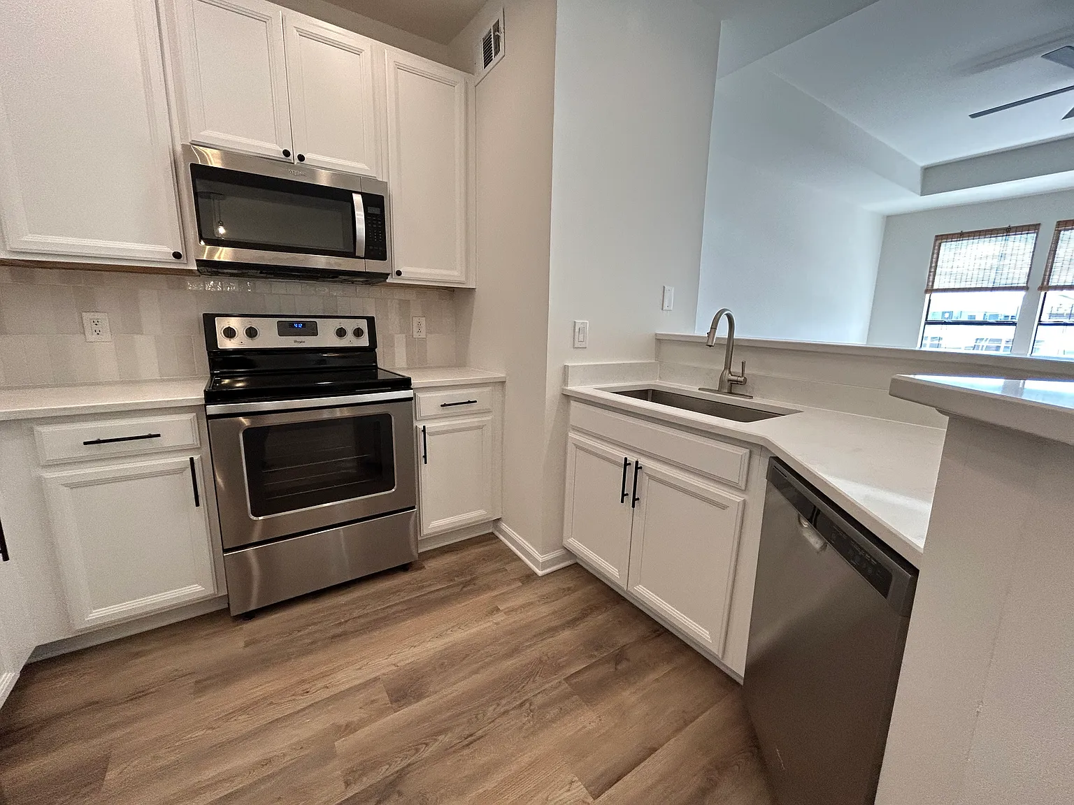 1 bed, 800 sqft, $2,200 — Photo 4