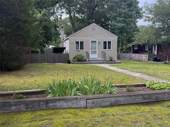 29 Maplewood Avenue, Selden, NY 11784